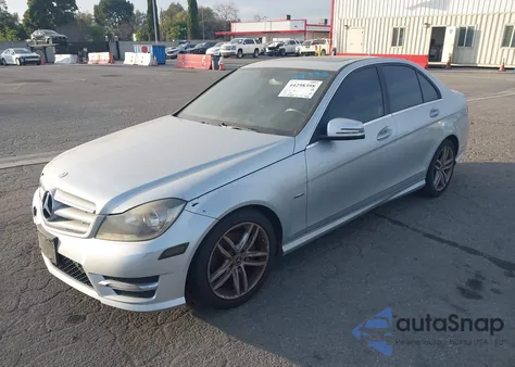 2012 Mercedes-Benz C 250 Sport z USA, uszkodzony, nr VIN WDDGF4HB0CA600399